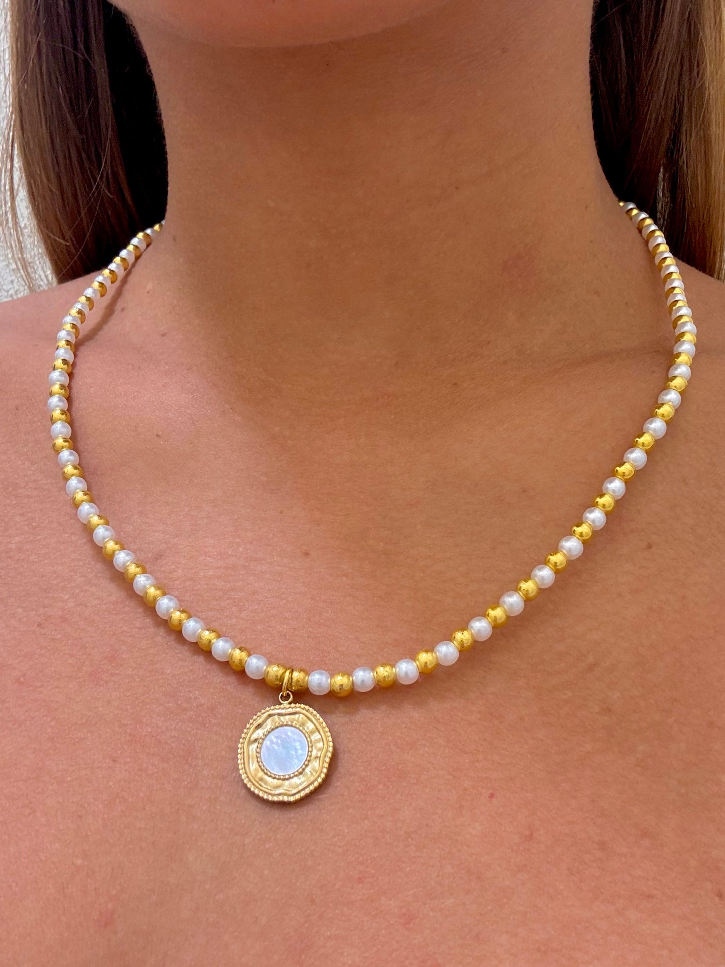 Collana con perle oro/bianco