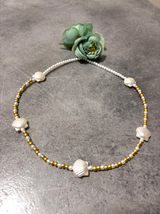 COLLANA CON PERLE BIANCO/ORO ALTERNATA DA CONCHIGLIE BIANCHE.🤍💛🐚